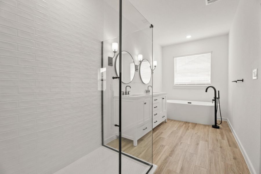 Spa-like primary bath (*Photo not of actual home and used for illustration purposes only.)