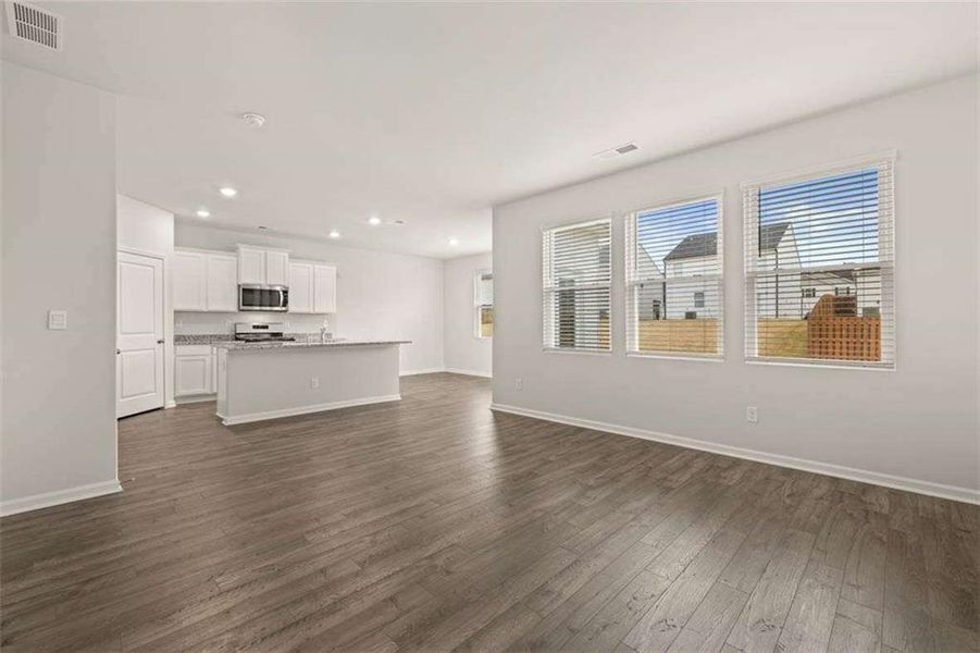 Spacious, unfurnished interior of a new home in Poplar Preserve, Newnan (Image 28).