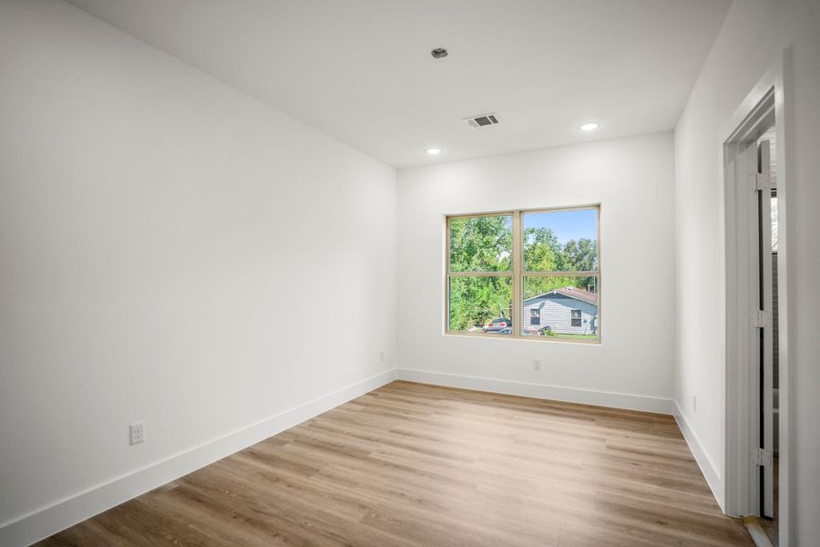 Spacious, unfurnished interior of a new home in , Houston (Image 45).