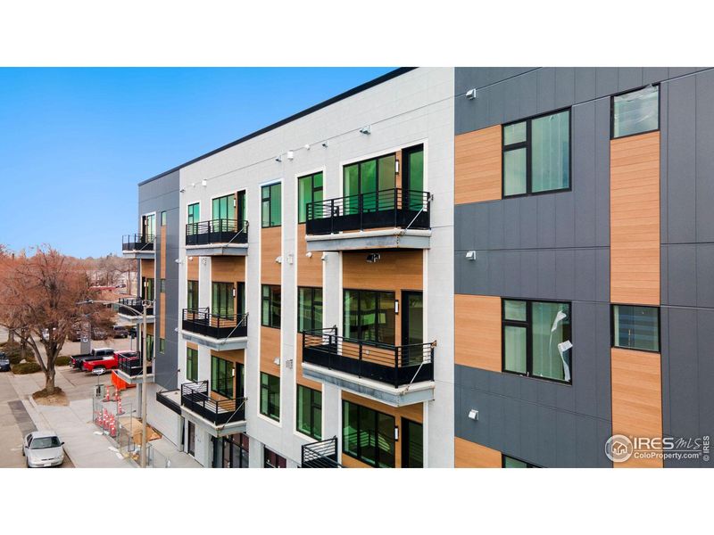 Condo located in Loveland, CO showcasing its design and architecture (Image 4).