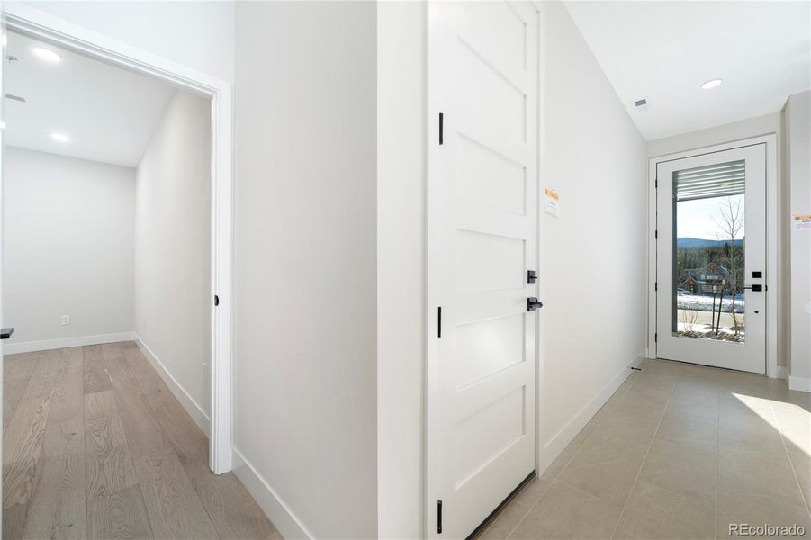 Spacious, unfurnished interior of a new home in , Winter Park (Image 16).