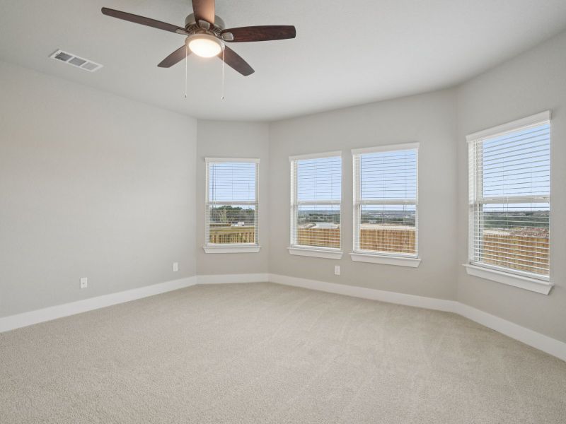 Spacious, unfurnished interior of a new home in Lark Canyon, New Braunfels (Image 18).