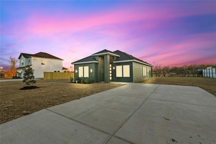 Front exterior of a new home in , Dallas, TX, highlighting curb appeal (Image 16). Front exterior of a new home in , Dallas, TX, highlighting curb appeal (Image 16).