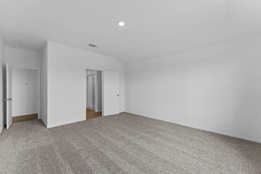 Spacious, unfurnished interior of a new home in Durango, Mustang Ridge (Image 16).