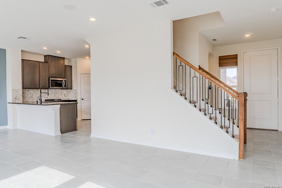 Spacious, unfurnished interior of a new home in , New Braunfels (Image 19).