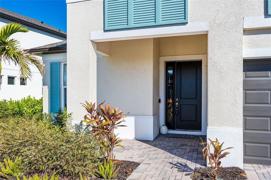 Exterior details and patio area of a home in , Palmetto (Image 4).