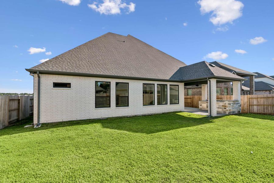 Representative exterior details of a home built from the The Blanco by David Weekley Homes in Redden Farms - Executive Series, Midlothian (Image 4).