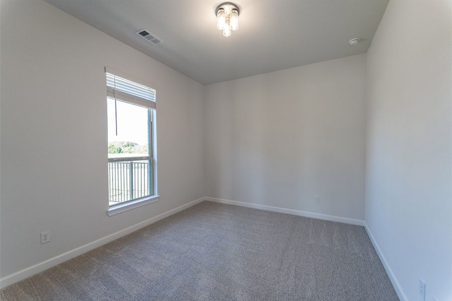 Spacious, unfurnished interior of a new home in Heath Golf & Yacht Club, Heath (Image 26).