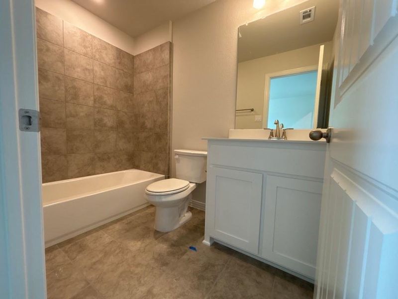Furnished interior view inside a new home in Waterford Park, Weatherford (Image 9).