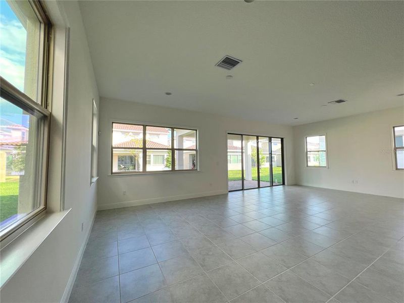 Spacious, unfurnished interior of a new home in , Orlando (Image 34).