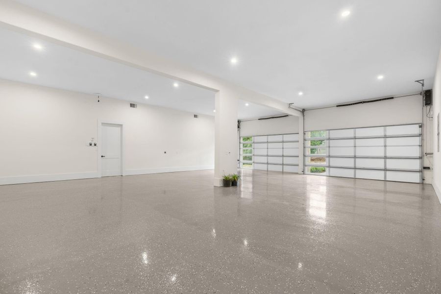 Spacious, unfurnished interior of a new home in , Tomball (Image 45).