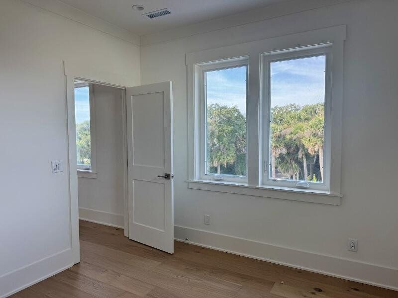 Spacious, unfurnished interior of a new home in , Edisto Beach (Image 59).
