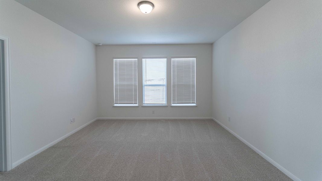 Spacious, unfurnished interior of a new home in Sunfield, Buda (Image 21).