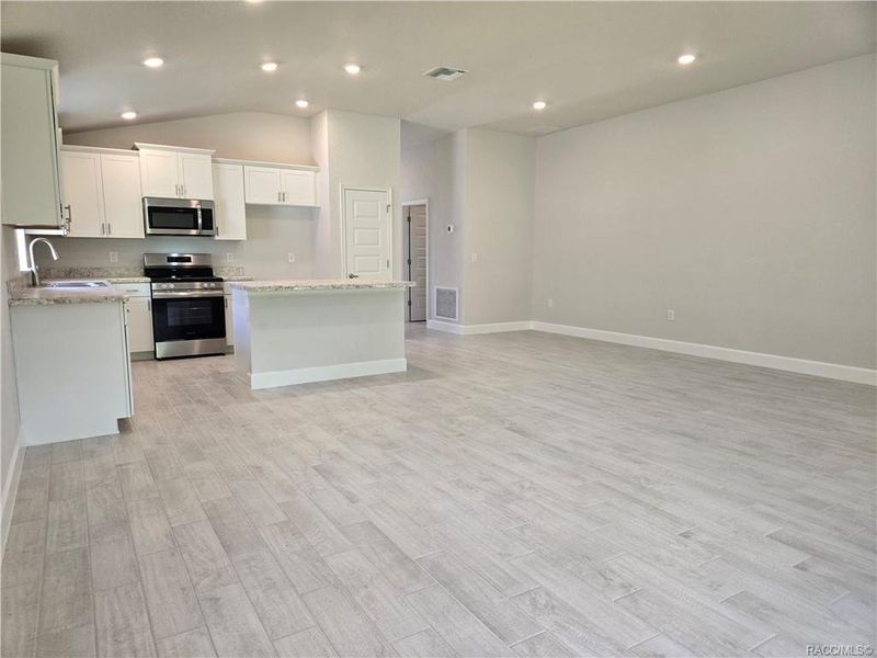 Spacious, unfurnished interior of a new home in Wyld Palms, Inverness (Image 13).