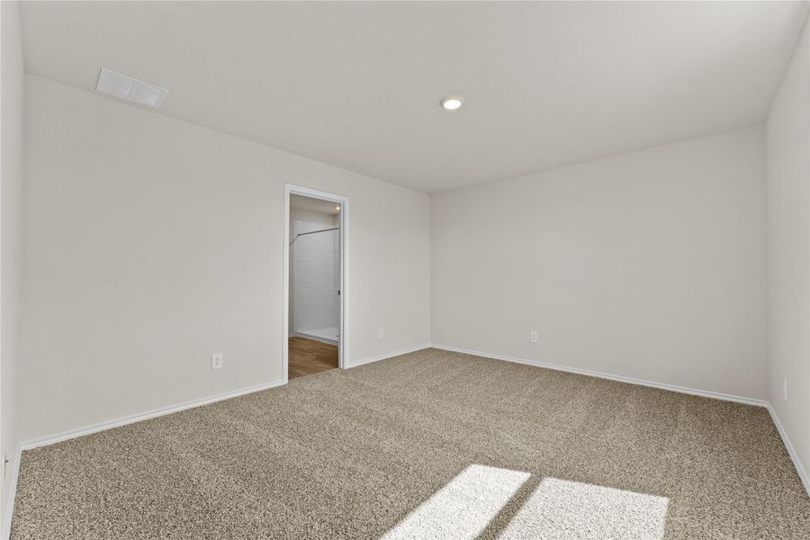 Spacious, unfurnished interior of a new home in Ladera, Luling (Image 12).