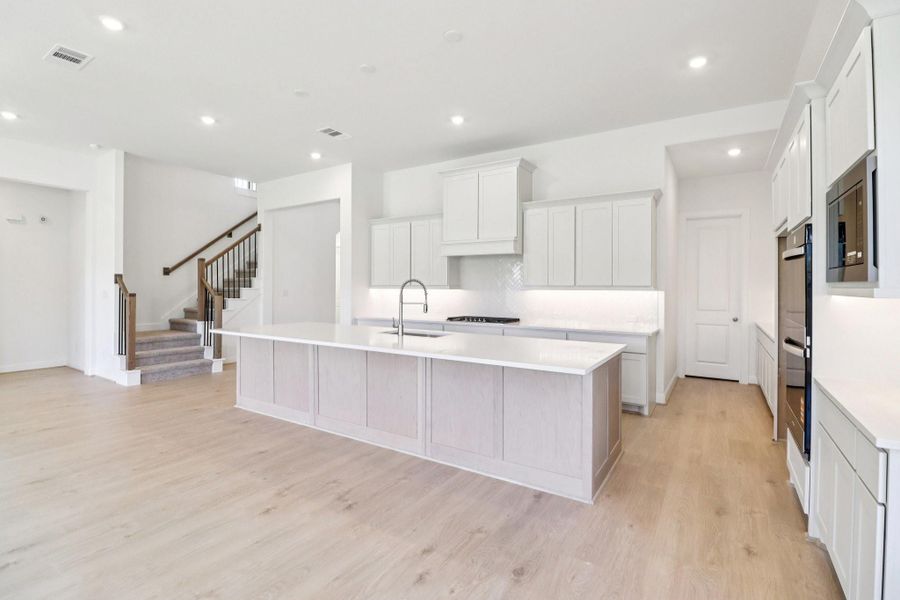 Furnished interior view inside a new home in Evergreen 60', Conroe (Image 13).