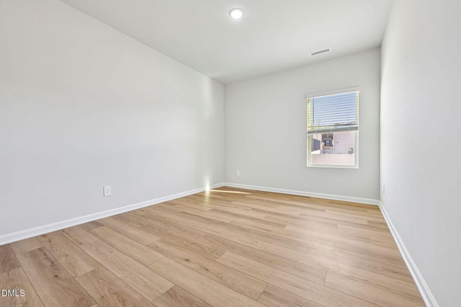 19-web-or-mls-Raleigh - Oak Manor - 537