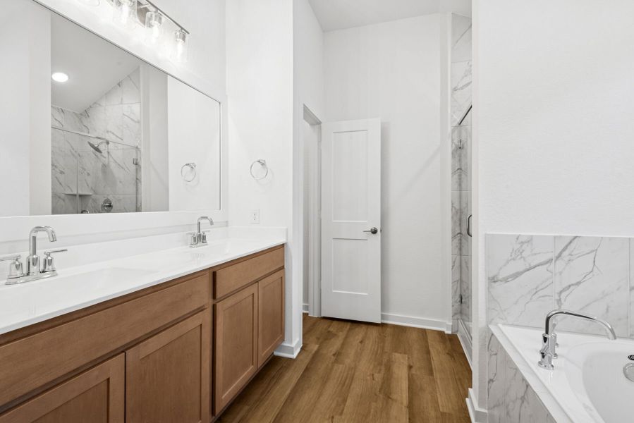 Owner's Bathroom Owner's Bathroom