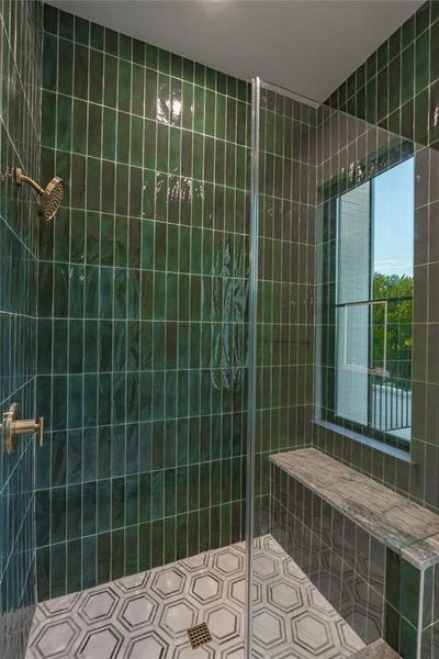 Ensuite bath connected to flex room