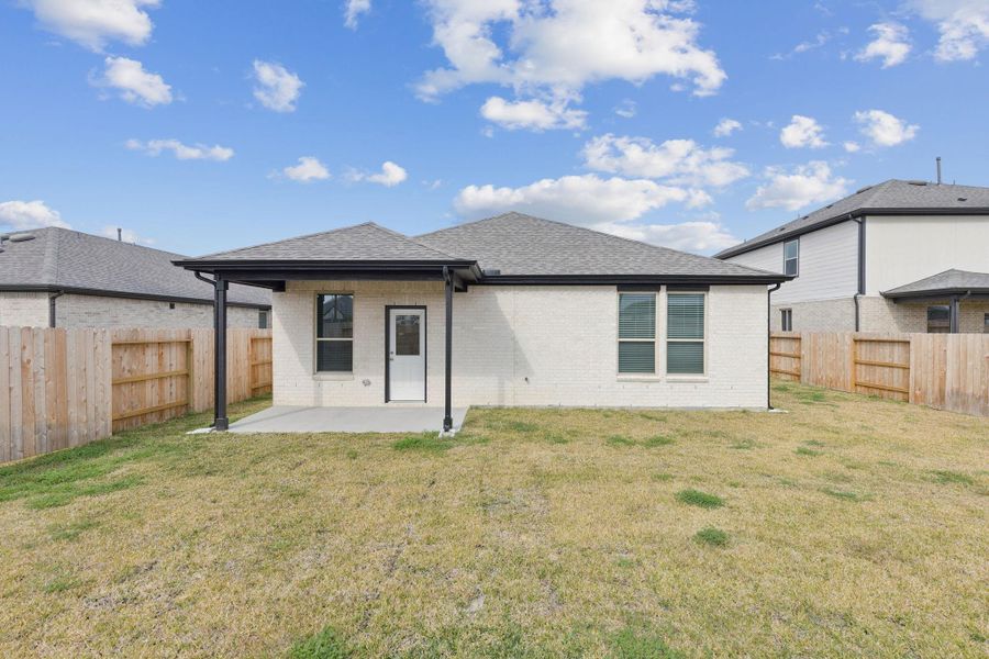 Exterior details and patio area of a home in River Ranch, Dayton (Image 3).