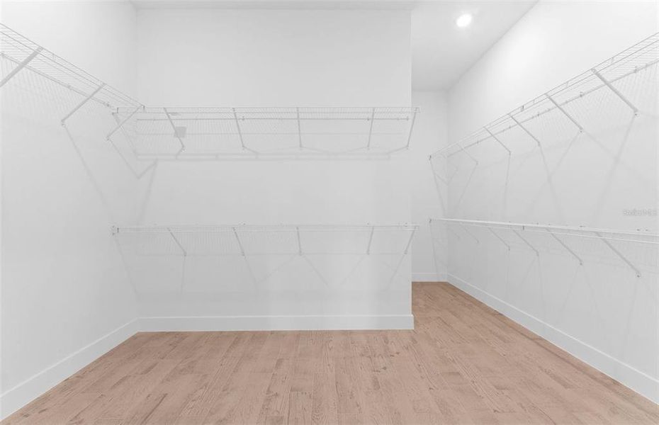 Spacious, unfurnished interior of a new home in , Wesley Chapel (Image 10).