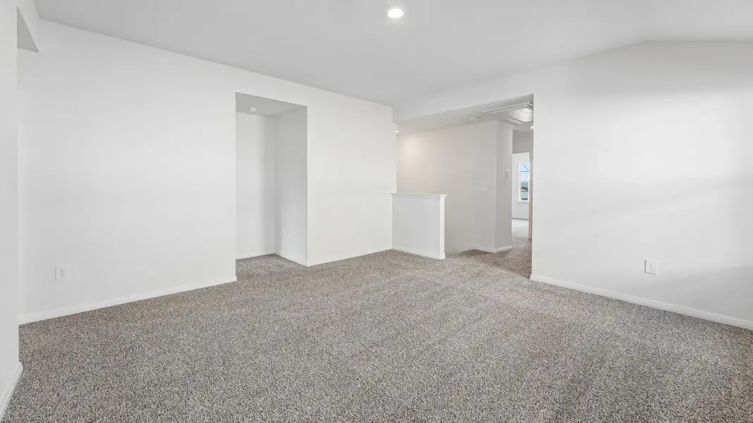 Spacious, unfurnished interior of a new home in Bar W Ranch, Leander (Image 23).