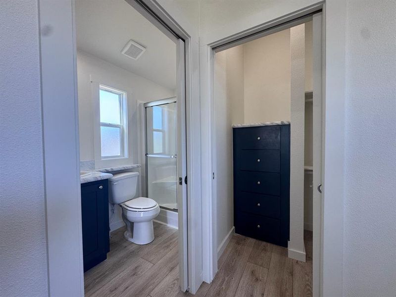Furnished interior view inside a new home in , Eastland (Image 4).
