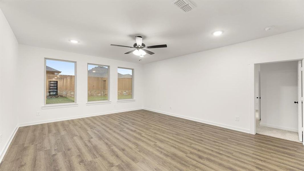 15. 1317 Rothland - Family