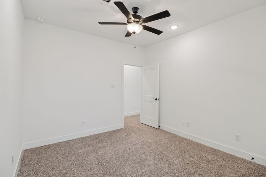 Spacious, unfurnished interior of a new home in Kresston 50's, Montgomery (Image 16).