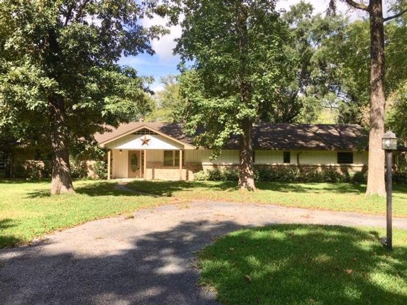 14216 Horseshoe Bend - front view inside gate