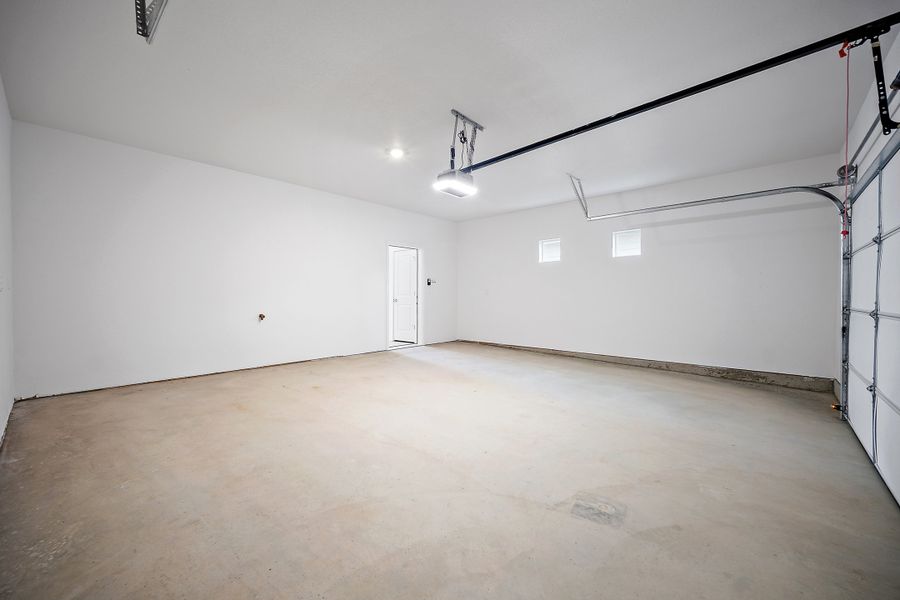 Spacious, unfurnished interior of a new home in The Commons at Victory Ridge, Colorado Springs (Image 39).