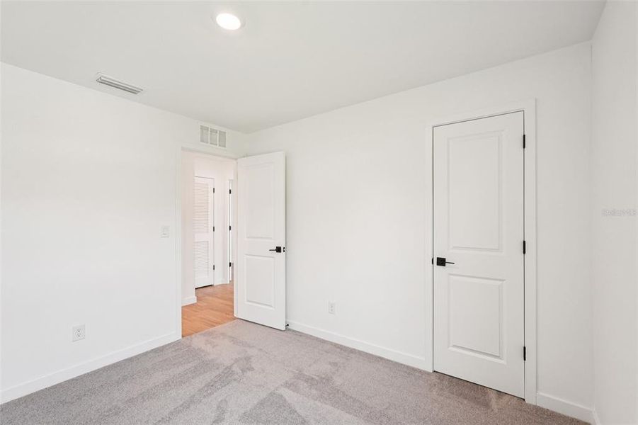 Spacious, unfurnished interior of a new home in Port Charlotte, North Port (Image 22).