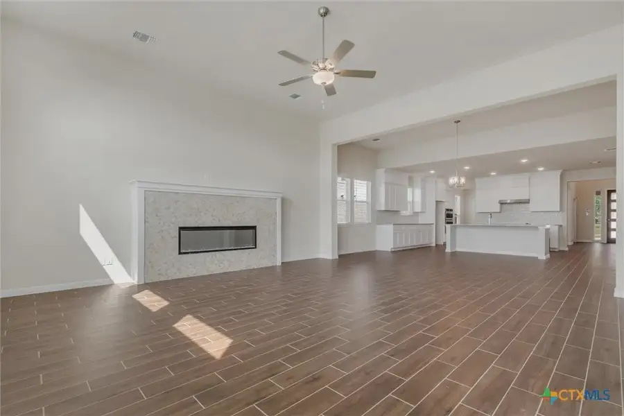 Representative unfurnished interior of a home built from the CHESEAPEAKE 3419SMR3CG by Saratoga Homes in Heritage Oaks, Killeen (Image 18). Representative unfurnished interior of a home built from the CHESEAPEAKE 3419SMR3CG by Saratoga Homes in Heritage Oaks, Killeen (Image 18).