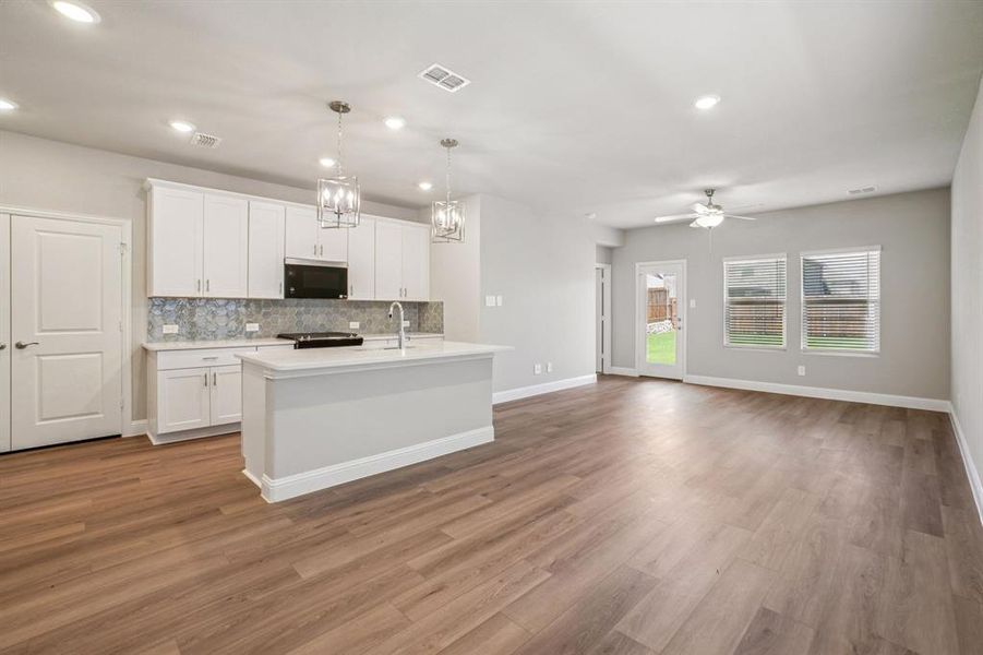 Photo is not of the actual home, but is an inspirational photo of builder’s model home and may depict options, furnishings, and/or decorator features that are not included. Photo is not of the actual home, but is an inspirational photo of builder’s model home and may depict options, furnishings, and/or decorator features that are not included.