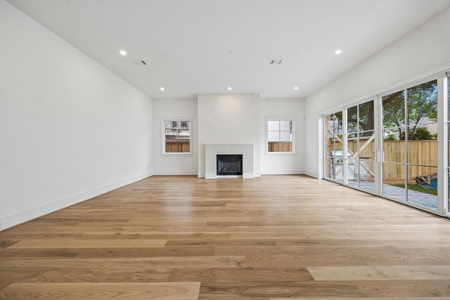 Spacious, unfurnished interior of a new home in , West University Place (Image 19).
