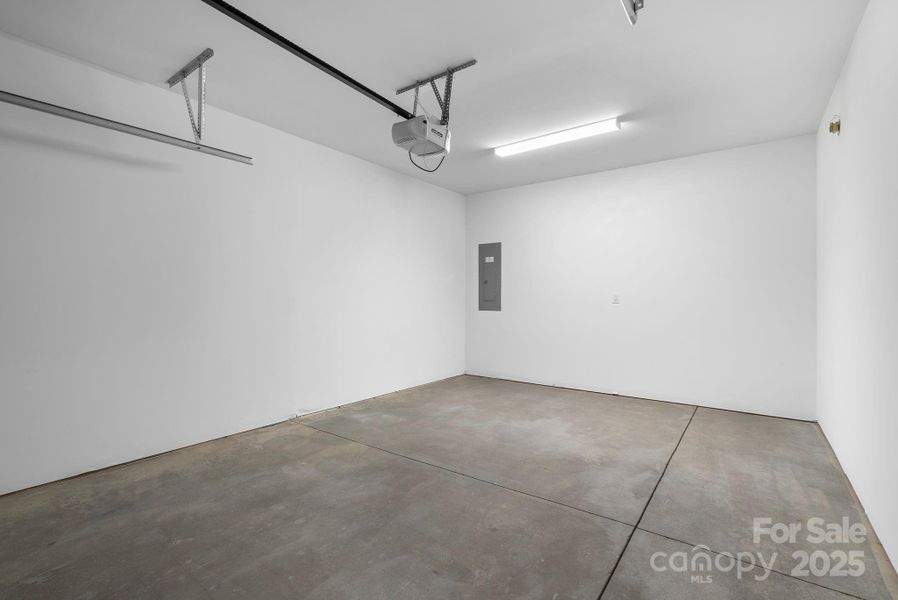 Spacious, unfurnished interior of a new home in , Asheville (Image 18).