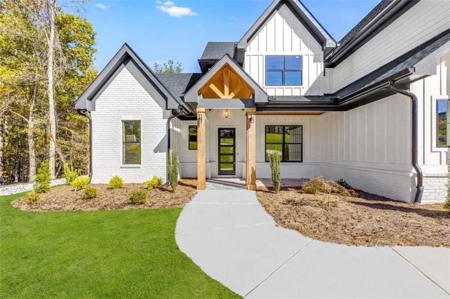 Exterior details and patio area of a home in , Newnan (Image 4).