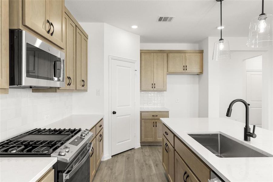 1416 Diamond  Kitchen 3