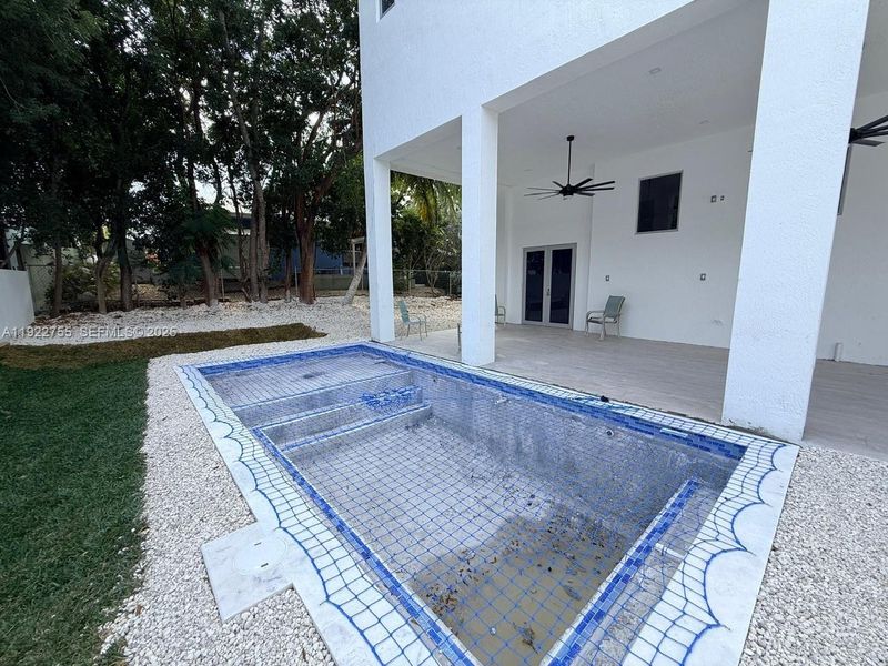 12x24 Pool with Sun Deck and Bench Seating 12x24 Pool with Sun Deck and Bench Seating