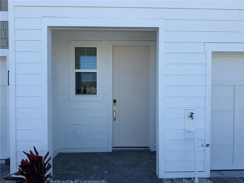 Exterior details and patio area of a home in , Tampa (Image 3).