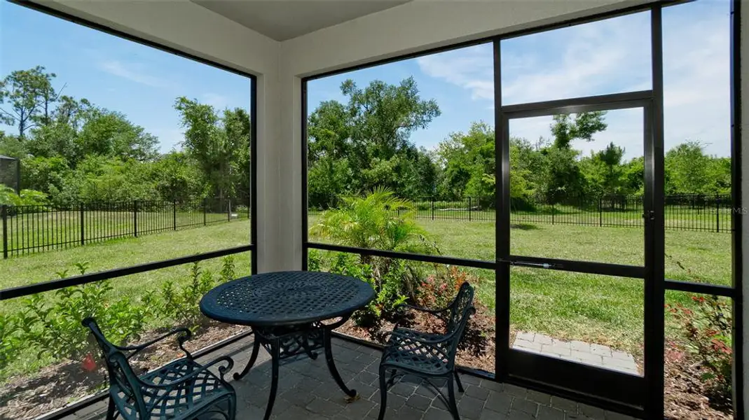 Exterior details and patio area of a home in , Bradenton (Image 3).