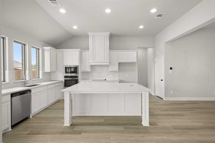Furnished interior view inside a new home in The Retreat - Phase 1, Waxahachie (Image 7).