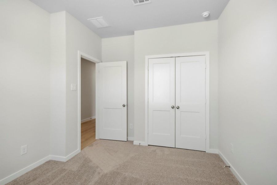 Spacious, unfurnished interior of a new home in Crockett Meadows, Conroe (Image 20).