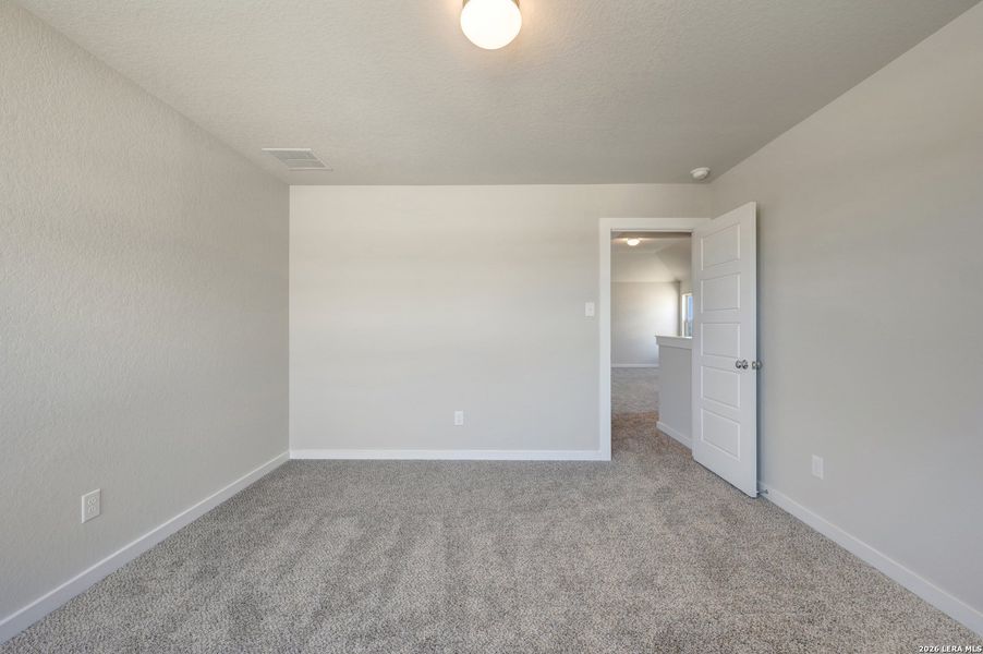 Spacious, unfurnished interior of a new home in Winding Brook, San Antonio (Image 38).