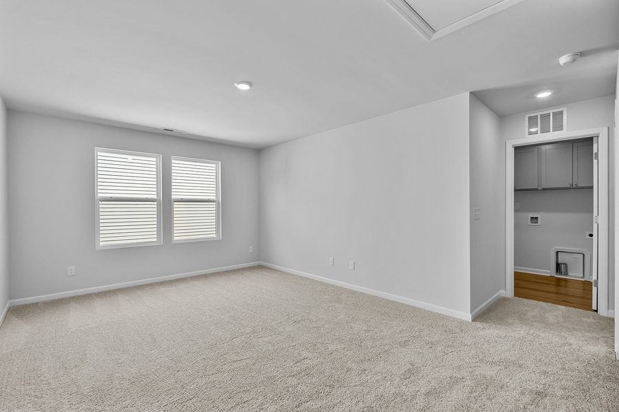 Spacious, unfurnished interior of a new home in Hanes Lake, Winston-Salem (Image 29).