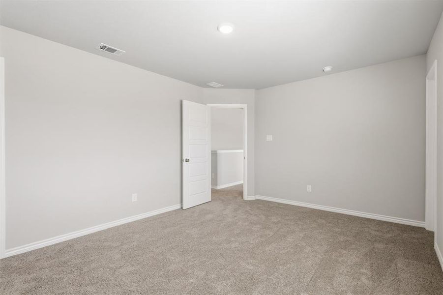 Spacious, unfurnished interior of a new home in Burgess Meadows, Cleburne (Image 18).