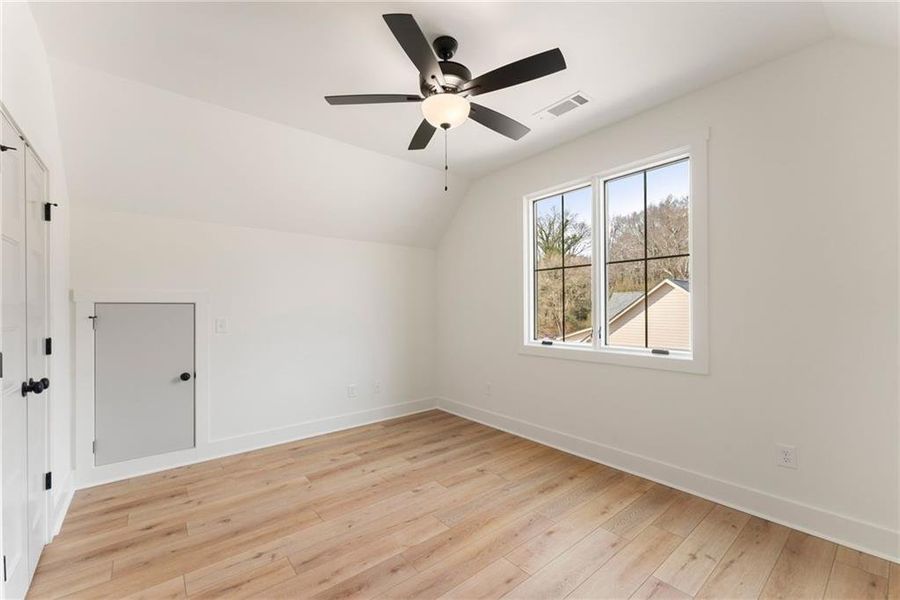 Spacious, unfurnished interior of a new home in , Gainesville (Image 39).