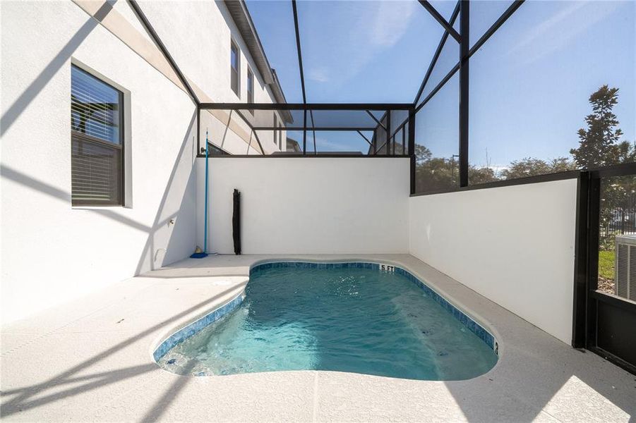Exterior details and patio area of a home in Paradiso Grande, Orlando (Image 30).