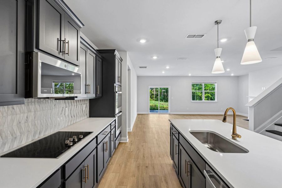 Kitchen & Dining Area