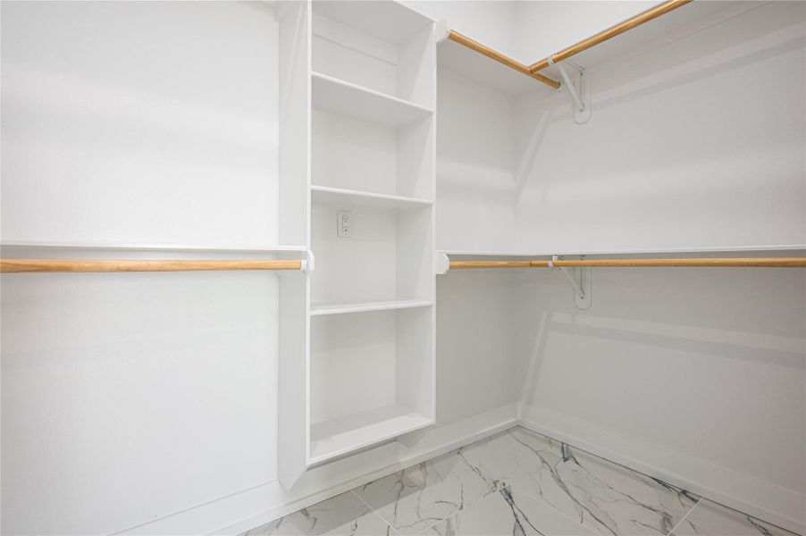 Spacious, unfurnished interior of a new home in , Bolivar Peninsula (Image 20).